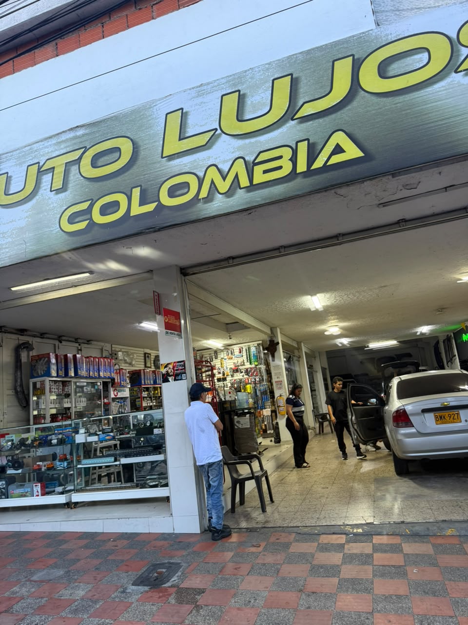 Servicio de cuidado interior y exterior de un vehículo